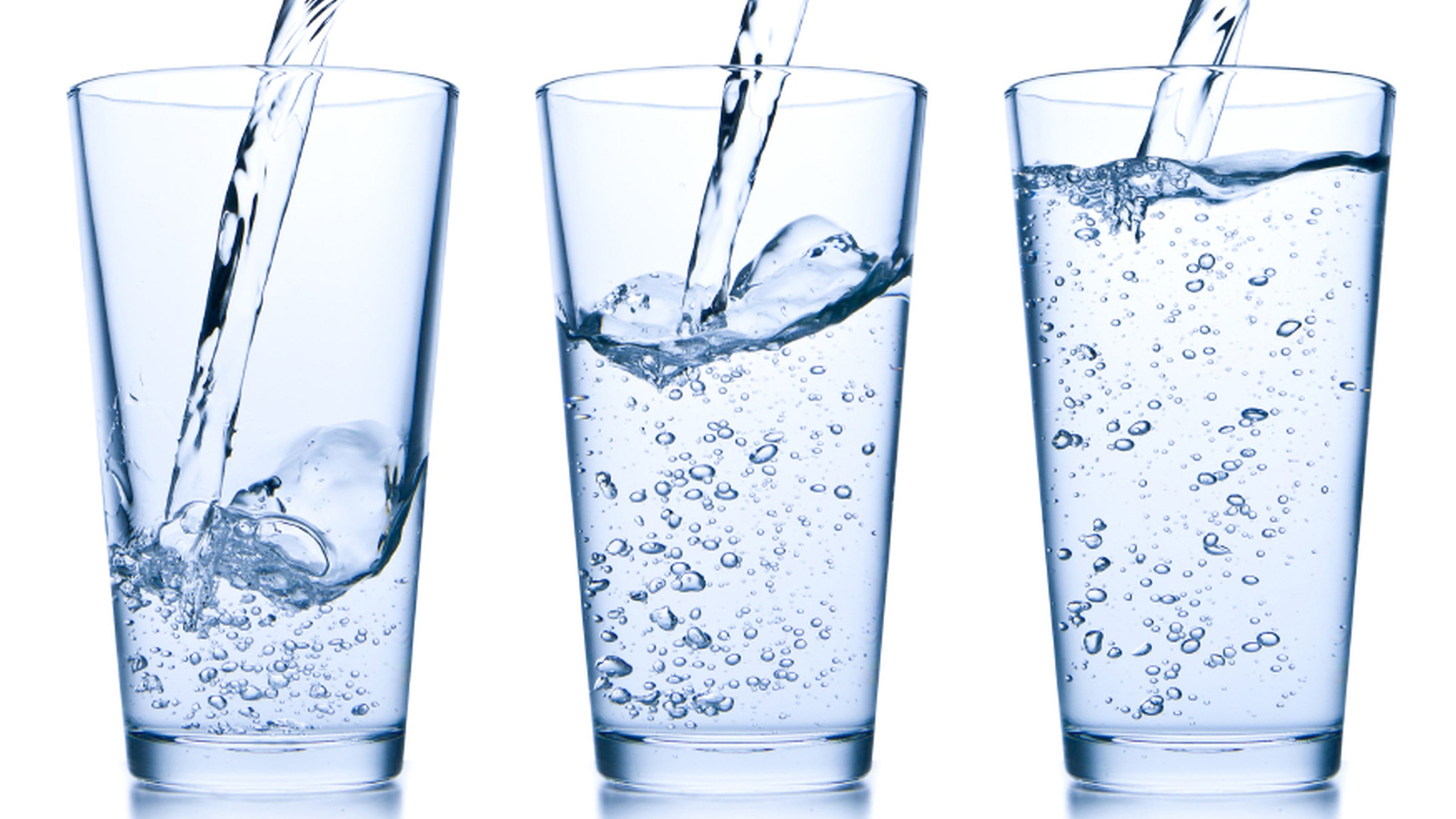 Налить в стакан половину воды. Стакан воды. Три стакана с водой. Полный стакан воды. Минеральная вода в стакане.