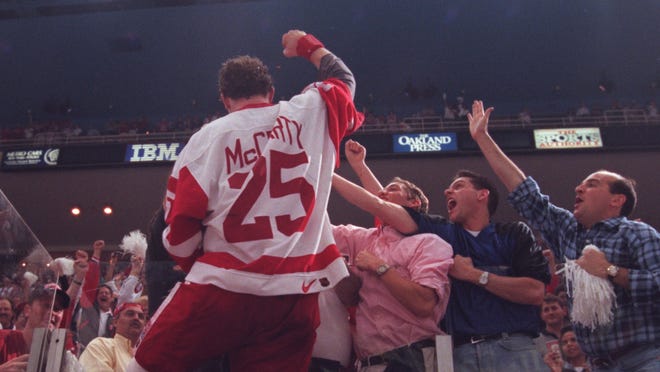Πώς ο Sergey Fedorov έκανε μια μεγάλη ανακάλυψη στο πρωτάθλημα Detroit Red Wings το 1997