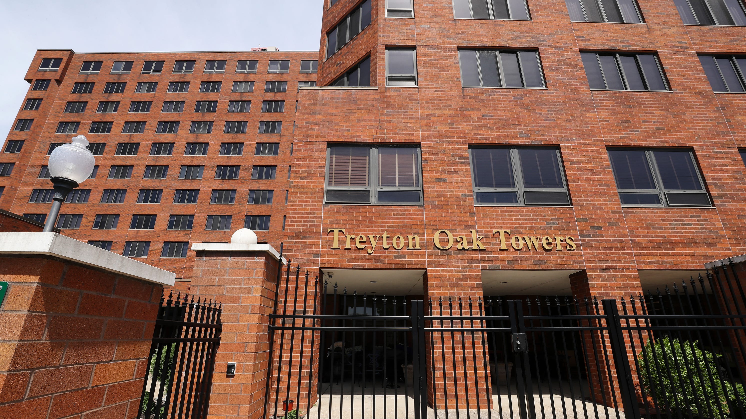 Coronavirus In Kentucky Treyton Oak Towers Has 33 Cases 6 Deaths