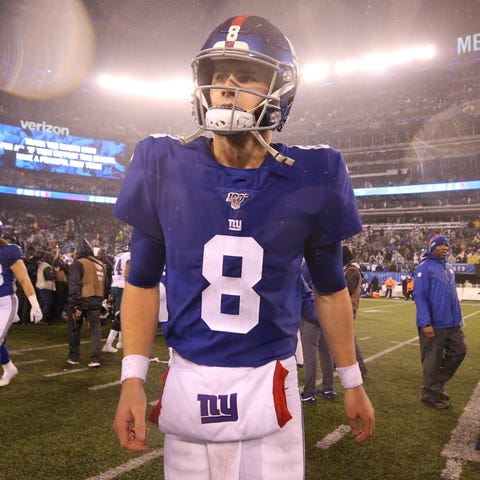New York Giants quarterback Daniel Jones (8) walks
