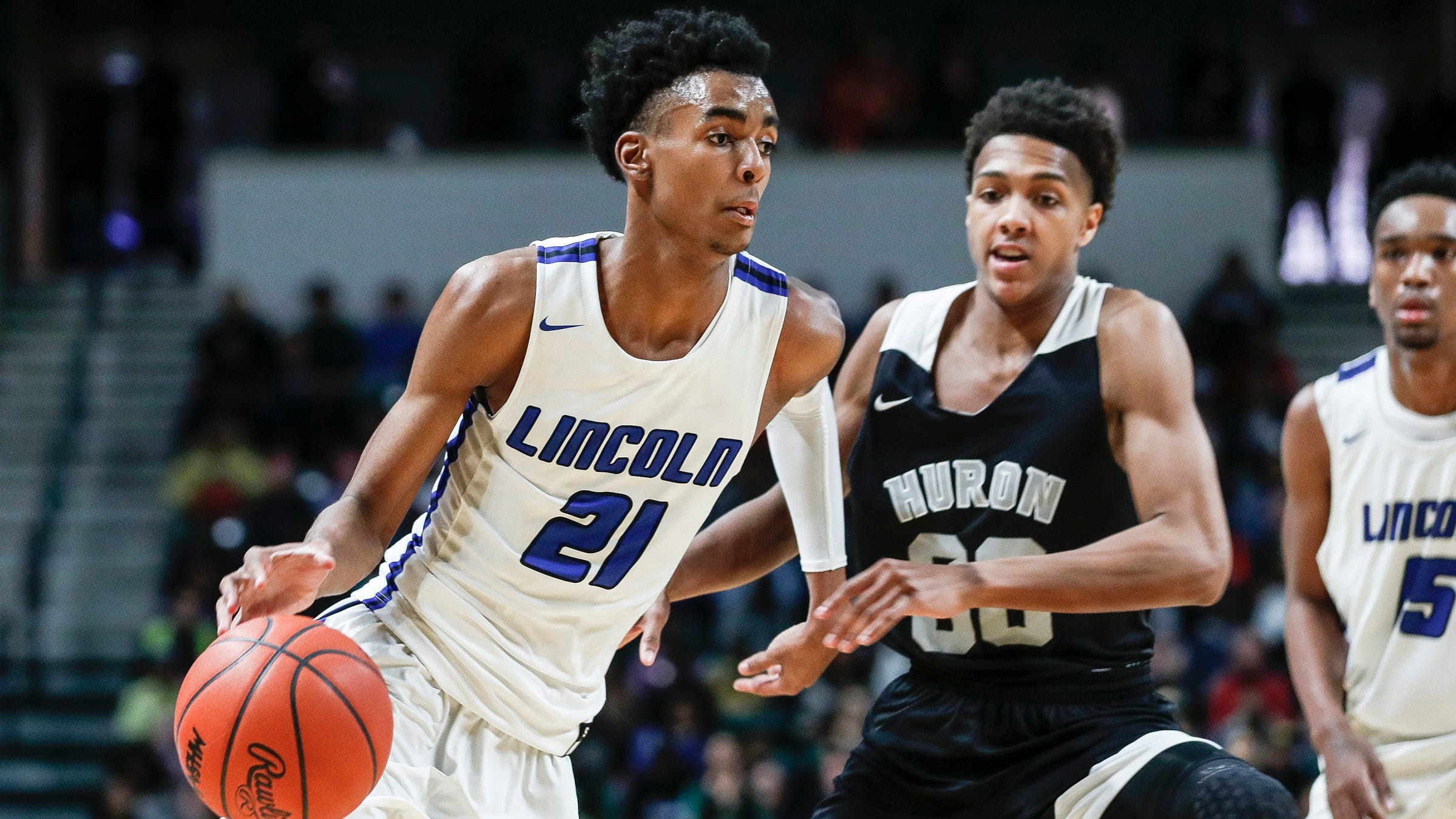 Emoni Bates No 1 Basketball Recruit Commits To Michigan State