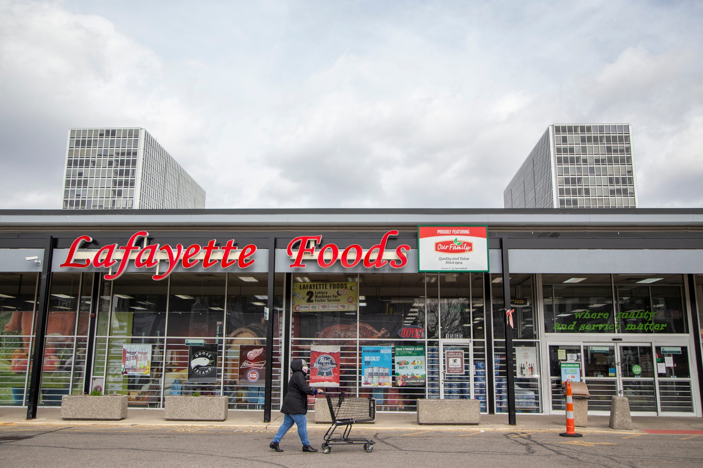 Neighborhood grocery stores help Detroiters during pandemic