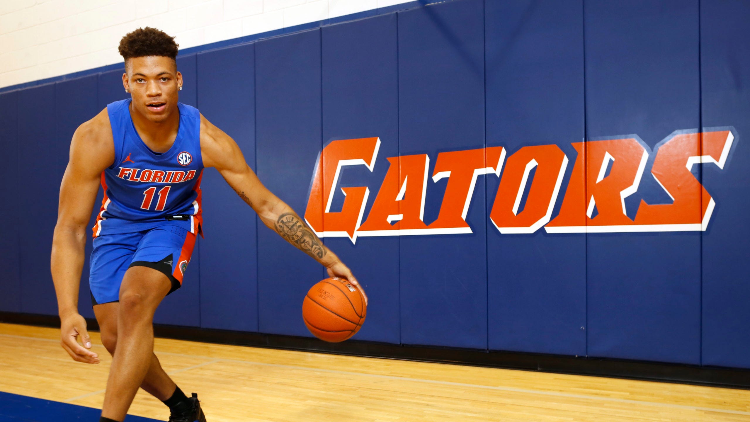 Florida S Keyontae Johnson Stable Breathing On His Own Parents Say