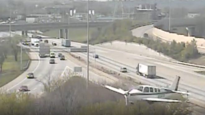 Video Captures Plane Descending On I 75 Somewhat Of A Miracle