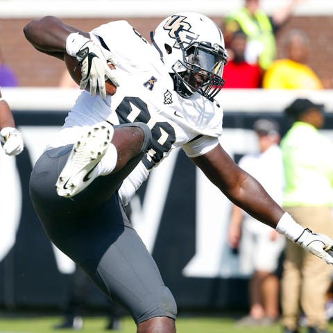 Central Florida's Brendon Hayes scores a touchdown
