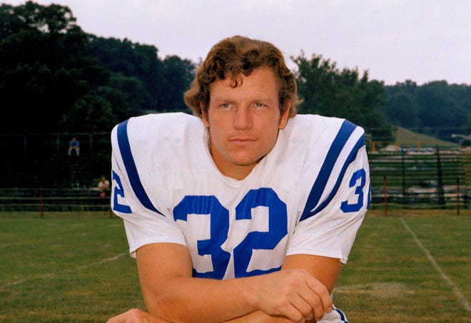 Mike Curtis, linebacker for the Baltimore Colts, is shown in this 1973 photo. (AP Photo)