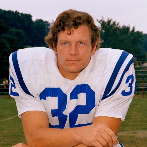 Mike Curtis, linebacker for the Baltimore Colts, i