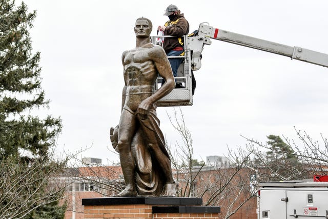 Michigan State S Sparty Statue Masked To Raise Coronavirus Awareness