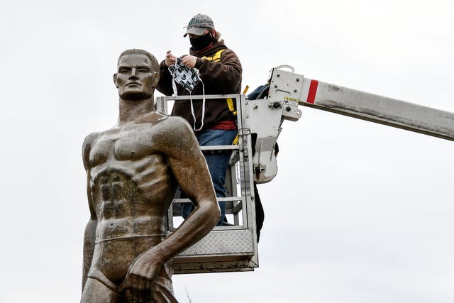 Michigan State S Sparty Statue Masked To Raise Coronavirus Awareness