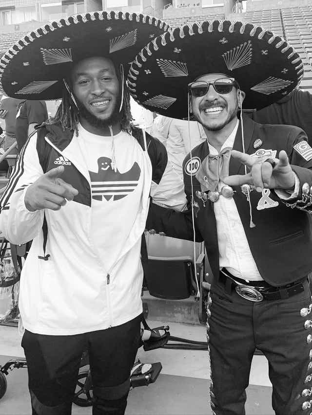 Corpus Christi S Packers Superfan Senor Cheesehead Shown On Nfl Draft