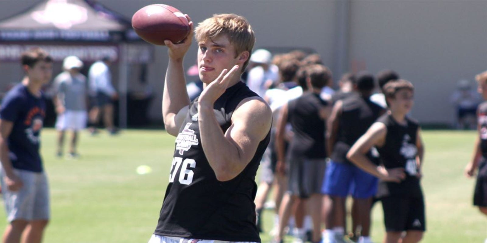 Big Football Atmosphere Drew Texas Quarterback Hampton Fay To