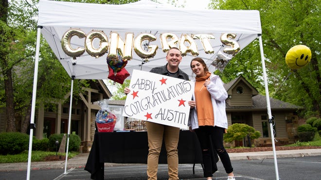 Class Of 2020 Knoxville Family Hosts Drive Through Graduation Party