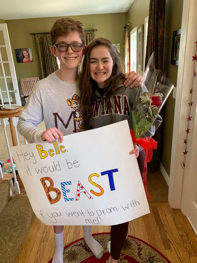 Coronavirus Milwaukee Area Students Throw Proms At Home In Quarantine