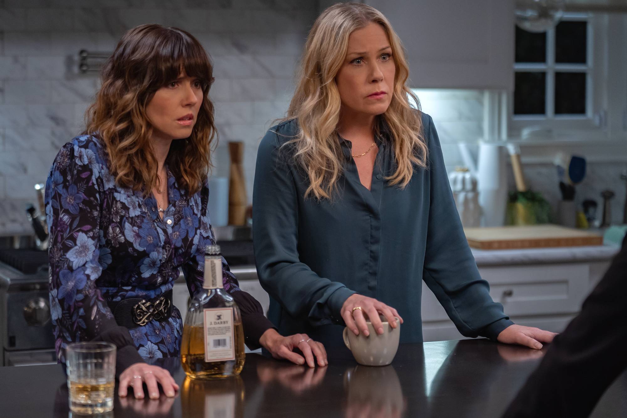 How Christina Applegate Saves Dead To Me Season 2 On Netflix