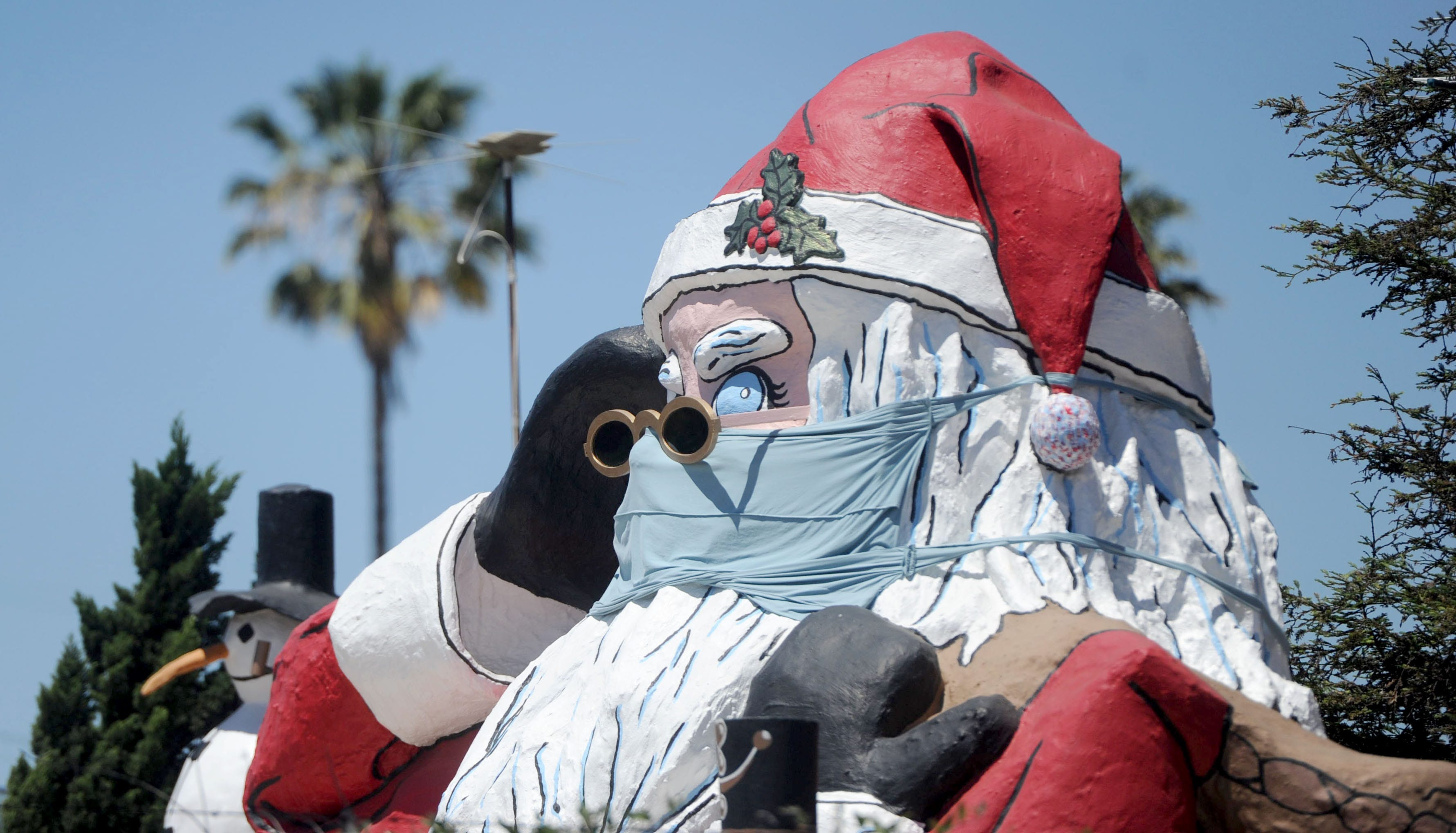 Ventura County coronavirus Freeway Santa statue wearing a face mask