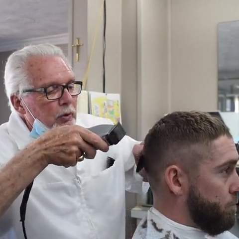 Owosso Barber Reopens Shop Despite Gov Whitmer S Shutdown Orders