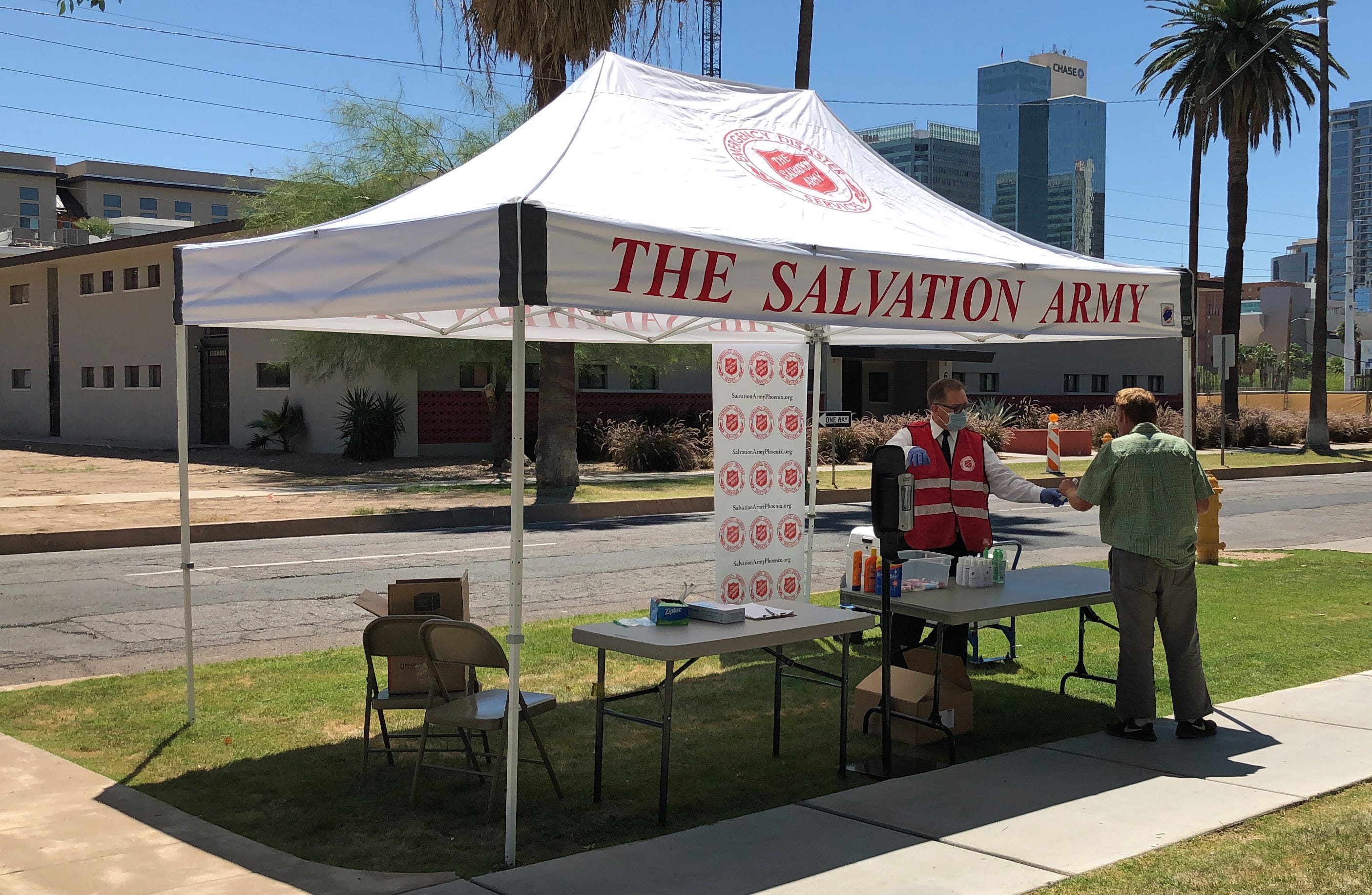 Heat relief stations opened by Salvation Army in metro Phoenix
