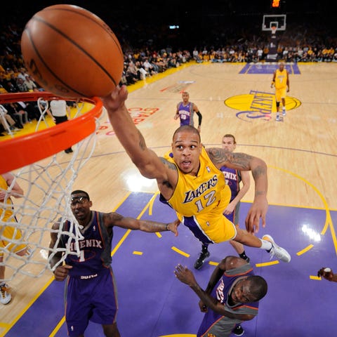 Los Angeles Lakers guard Shannon Brown, center top