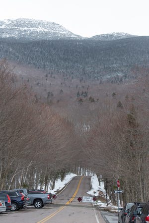 Το Vermont 108 στο Smugglers Notch είναι κλειστό για την κυκλοφορία οχημάτων λόγω χιονιού το Σάββατο 9 Μαΐου 2020.