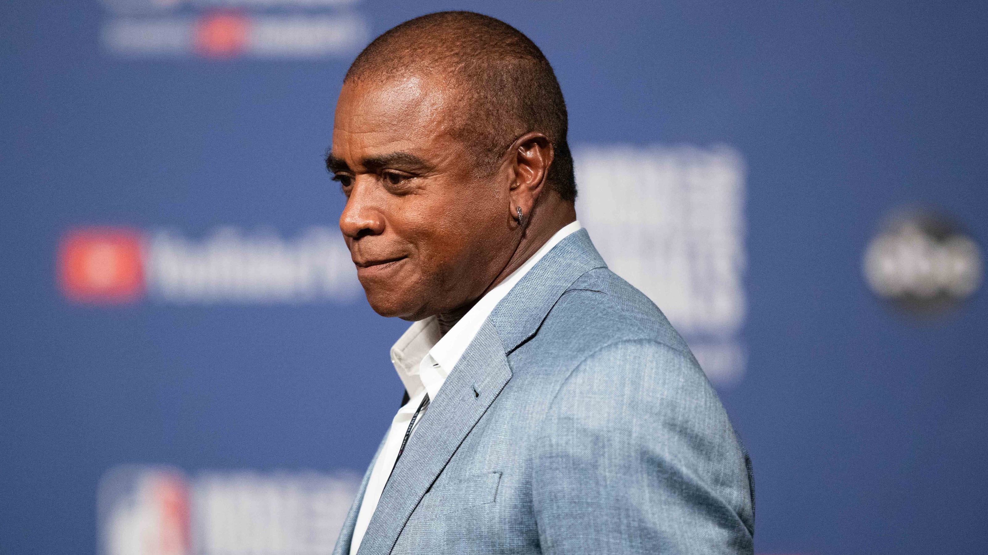 Ahmad Rashad hosting Twitter Q&A with top NBA stars of 1990s