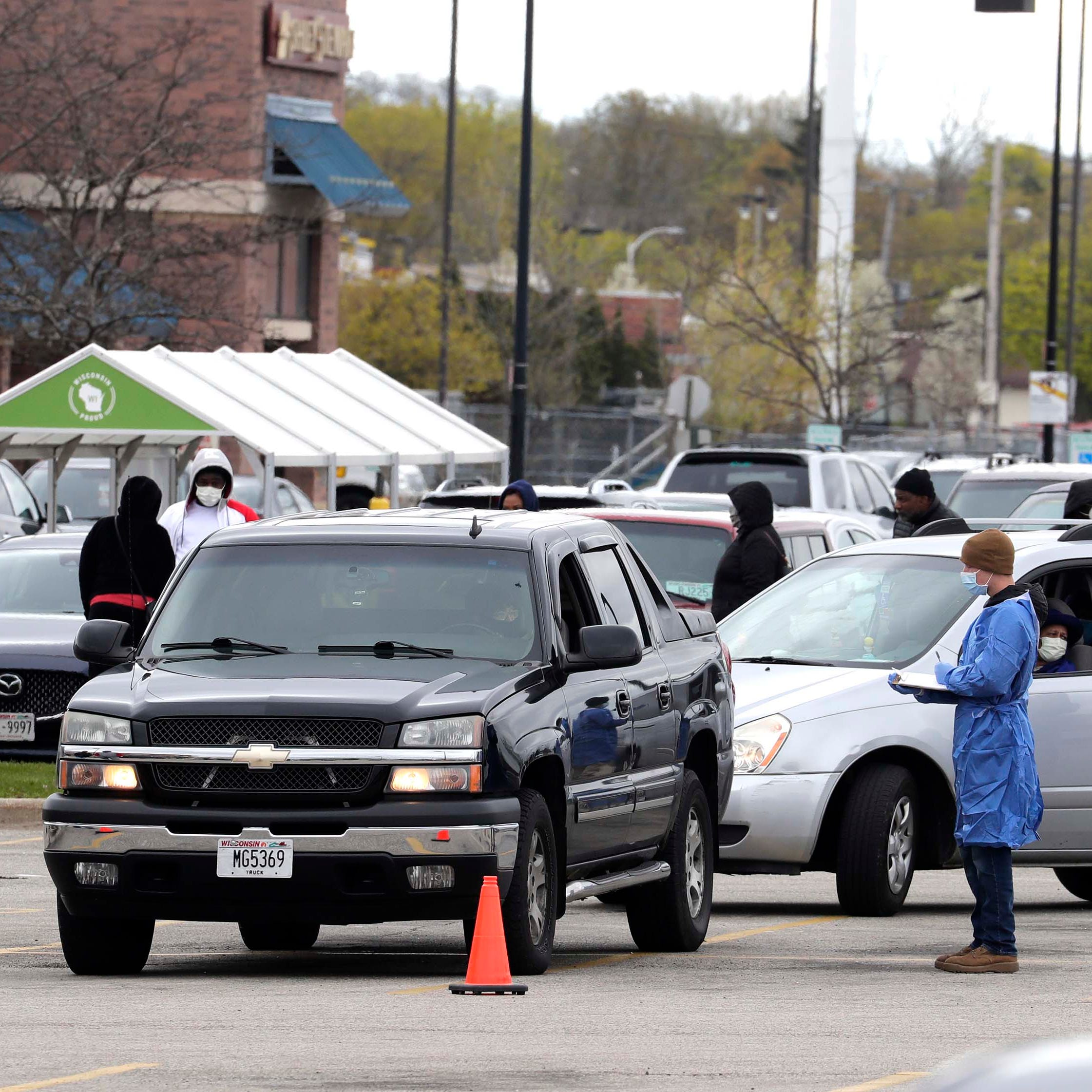 Free Coronavirus Testing In Milwaukee Attracts Hundreds As Stores Open