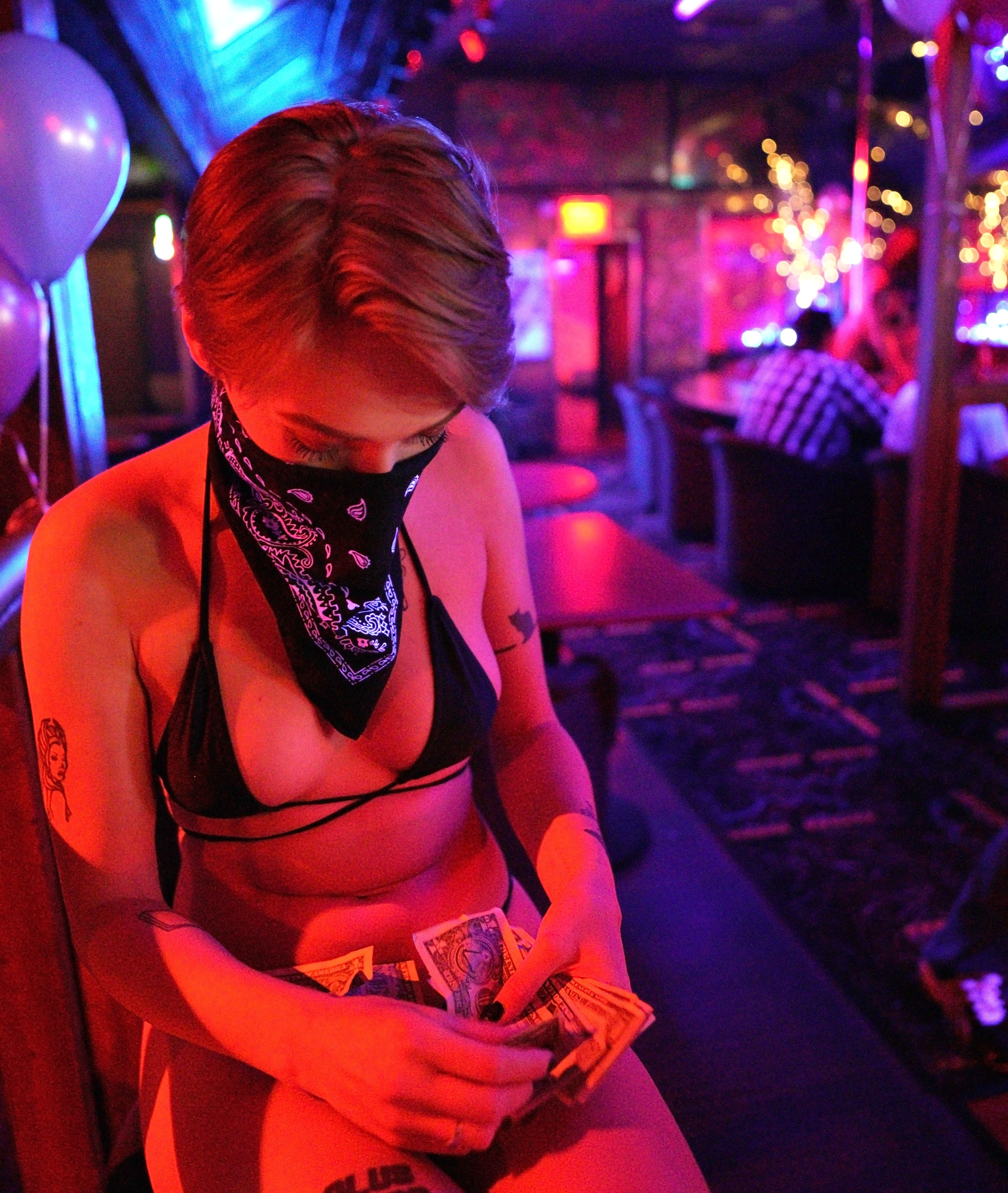 Strip Clubs Are Reopening Wyoming Club Throws Masks On Party