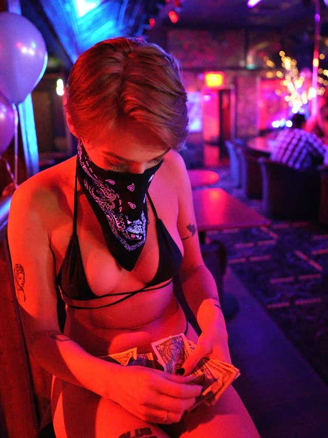 Strip Clubs Are Reopening Wyoming Club Throws Masks On Party