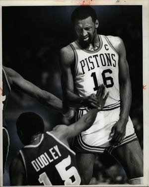 Bob Lanier of the Detroit Pistons.