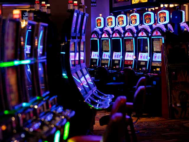 Moneyball slot machine
