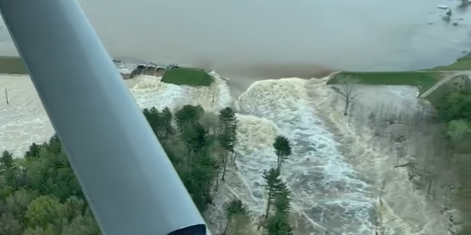 Pilot captures aerial view of dam breach in Midland