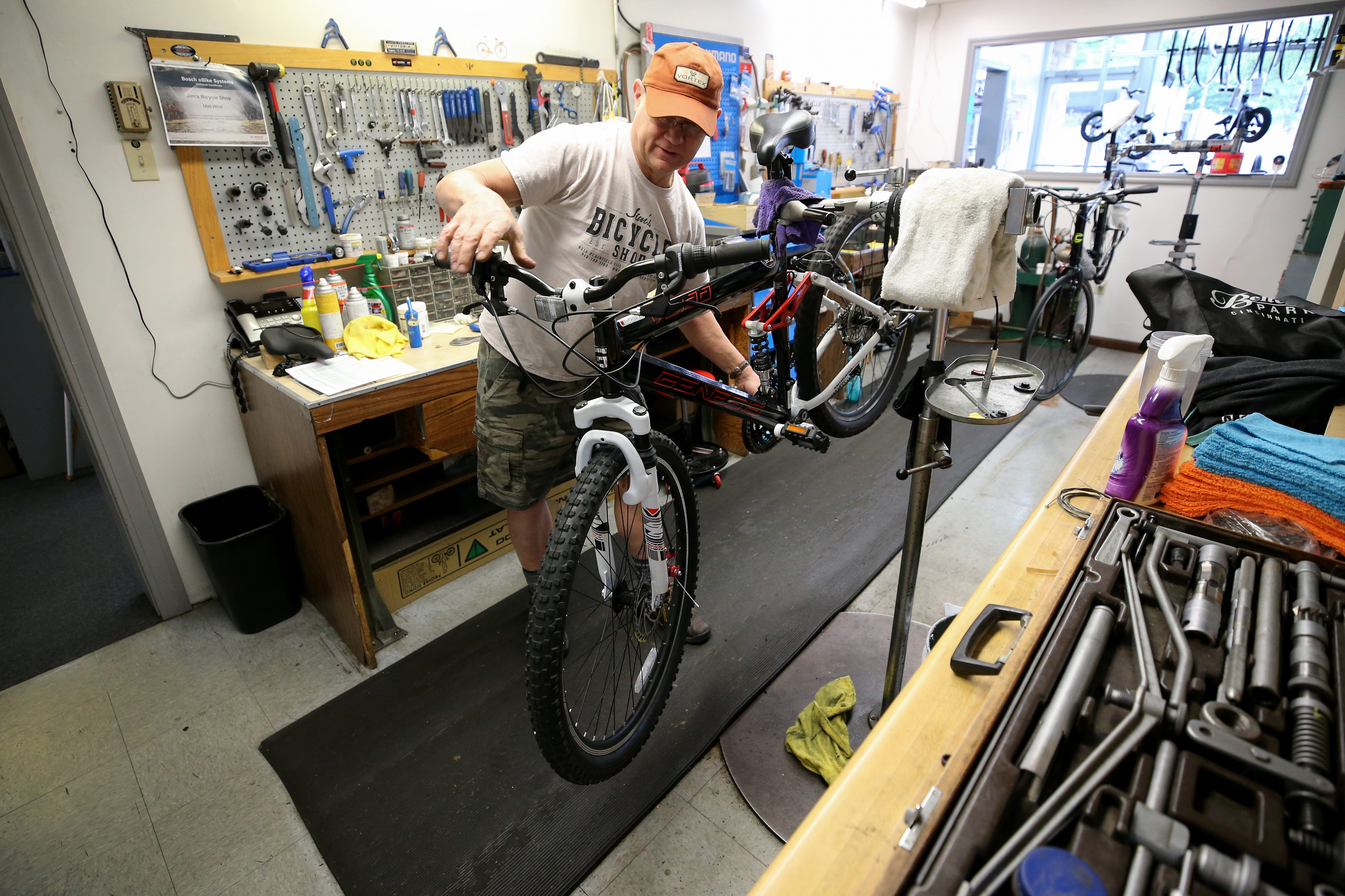 find the nearest bike shop