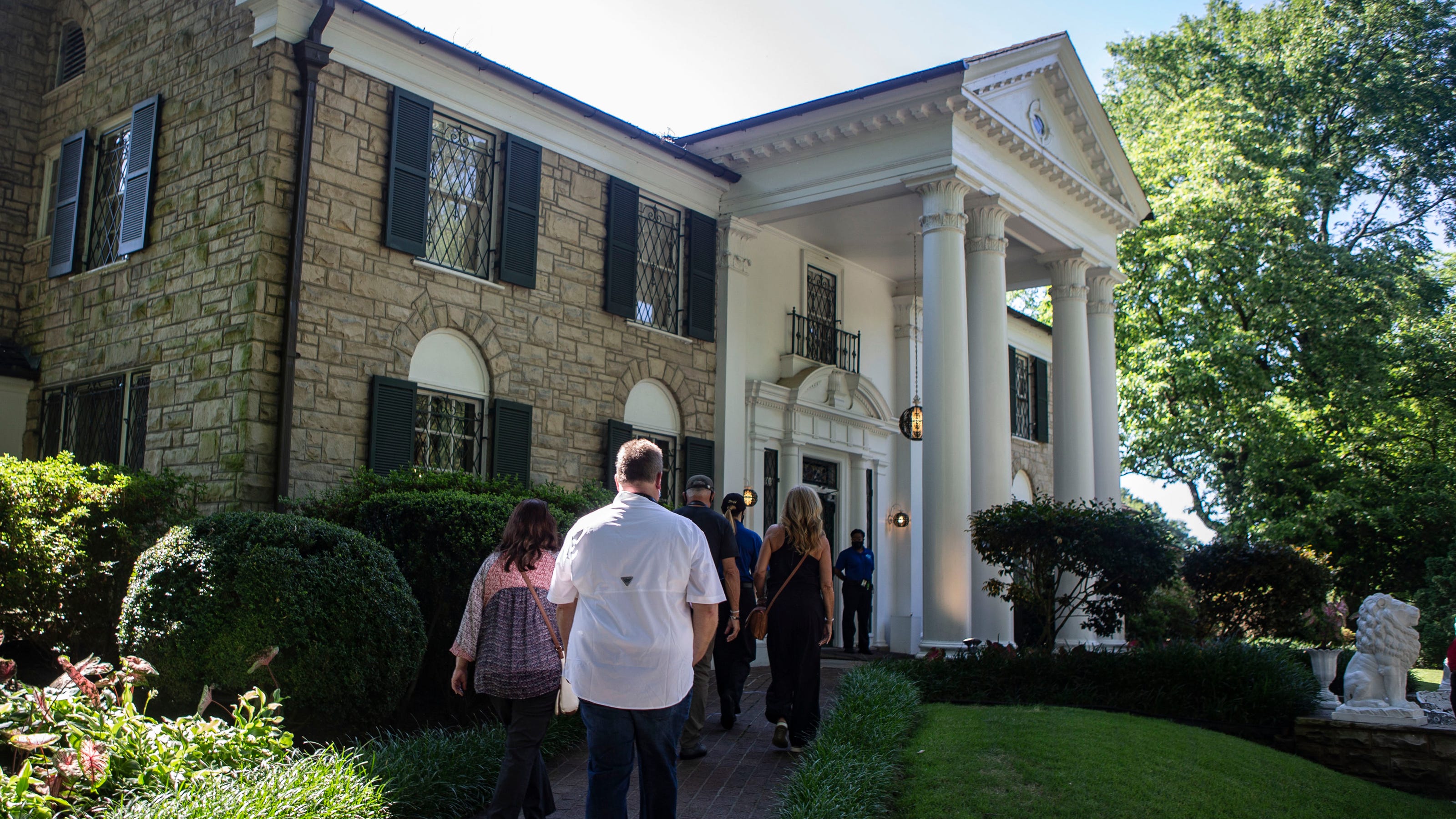 Elvis Presley's Graceland to offer 100 virtual tours in 2021