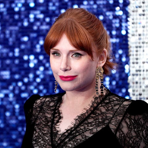 Bryce Dallas Howard poses on the red carpet upon a