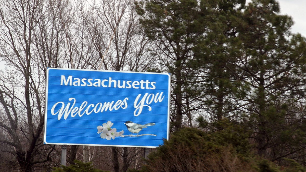 A road sign welcoming drivers to the state of Massachusetts, USA.