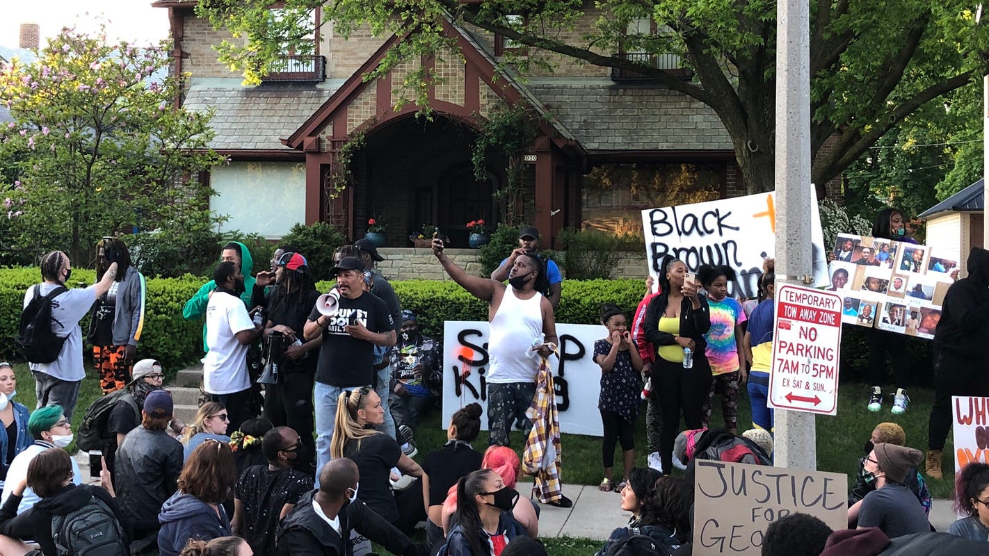 Wisconsin protests peaceful; Milwaukee curfew set after earlier unrest