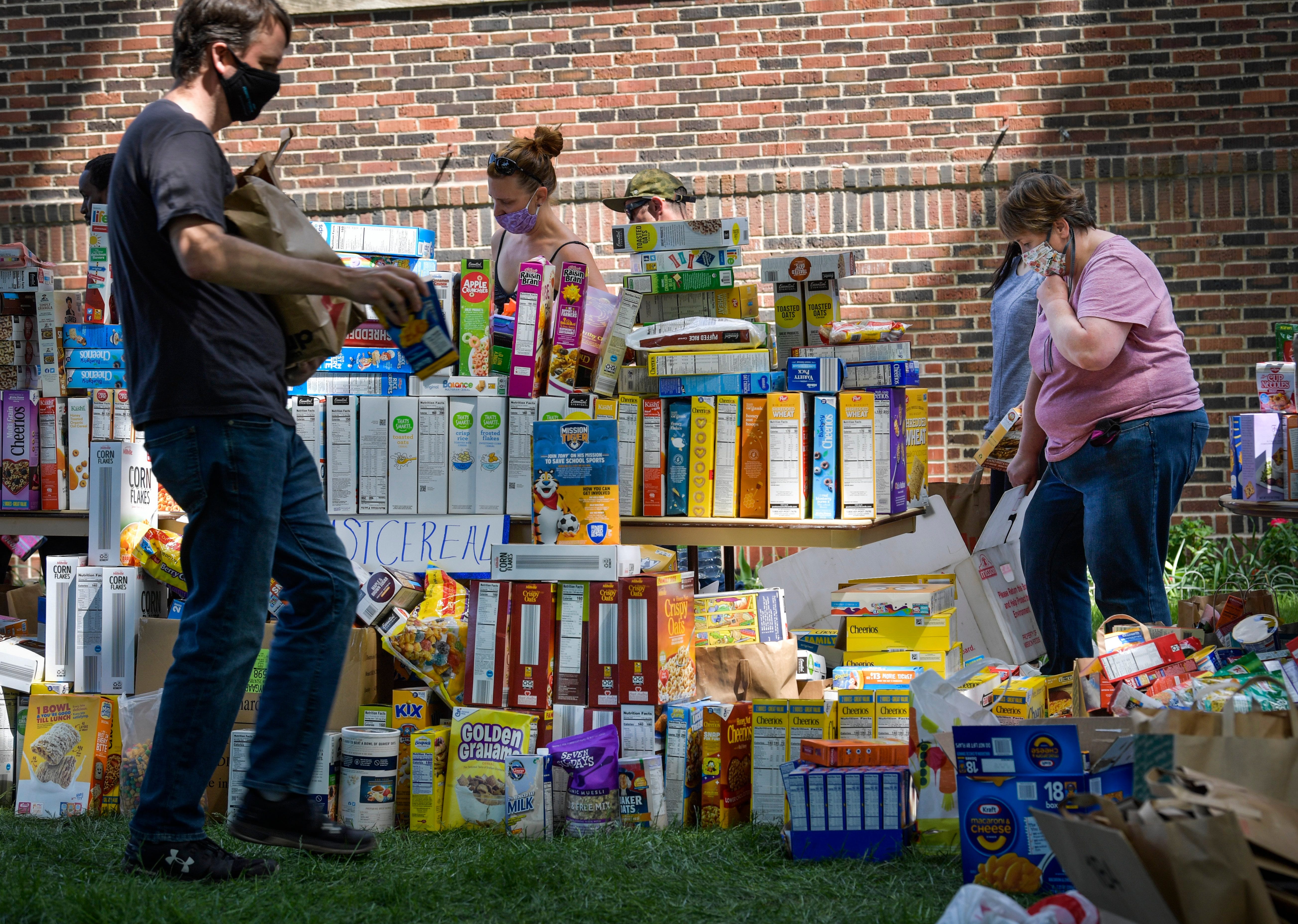 Minneapolis church distributing supplies after riots close businesses