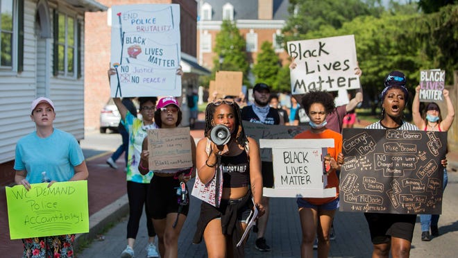 Delaware Lawmakers Begin Process To Ban Police Chokeholds Knee Holds