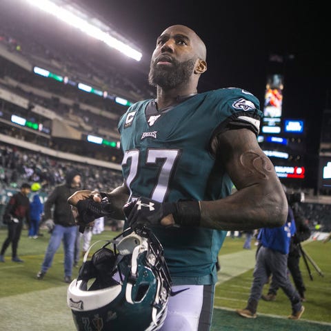 The Eagles' Malcolm Jenkins (27) heads towards the
