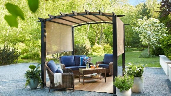 Hampton Bay: 1, coffee spills: 0.