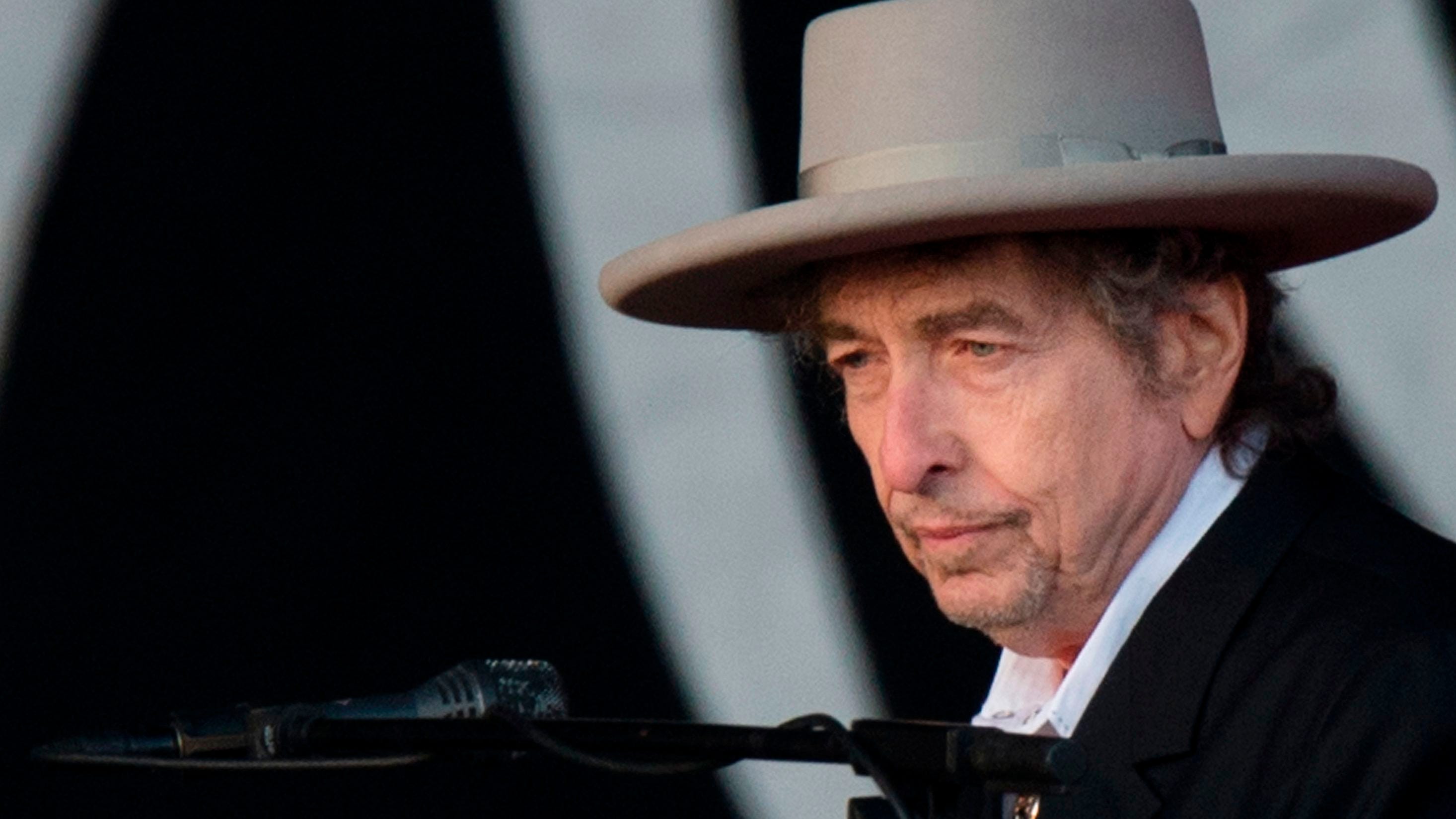 Bob Dylan Shares Fascinating New Interview, Triplicate Streams - Stereogum