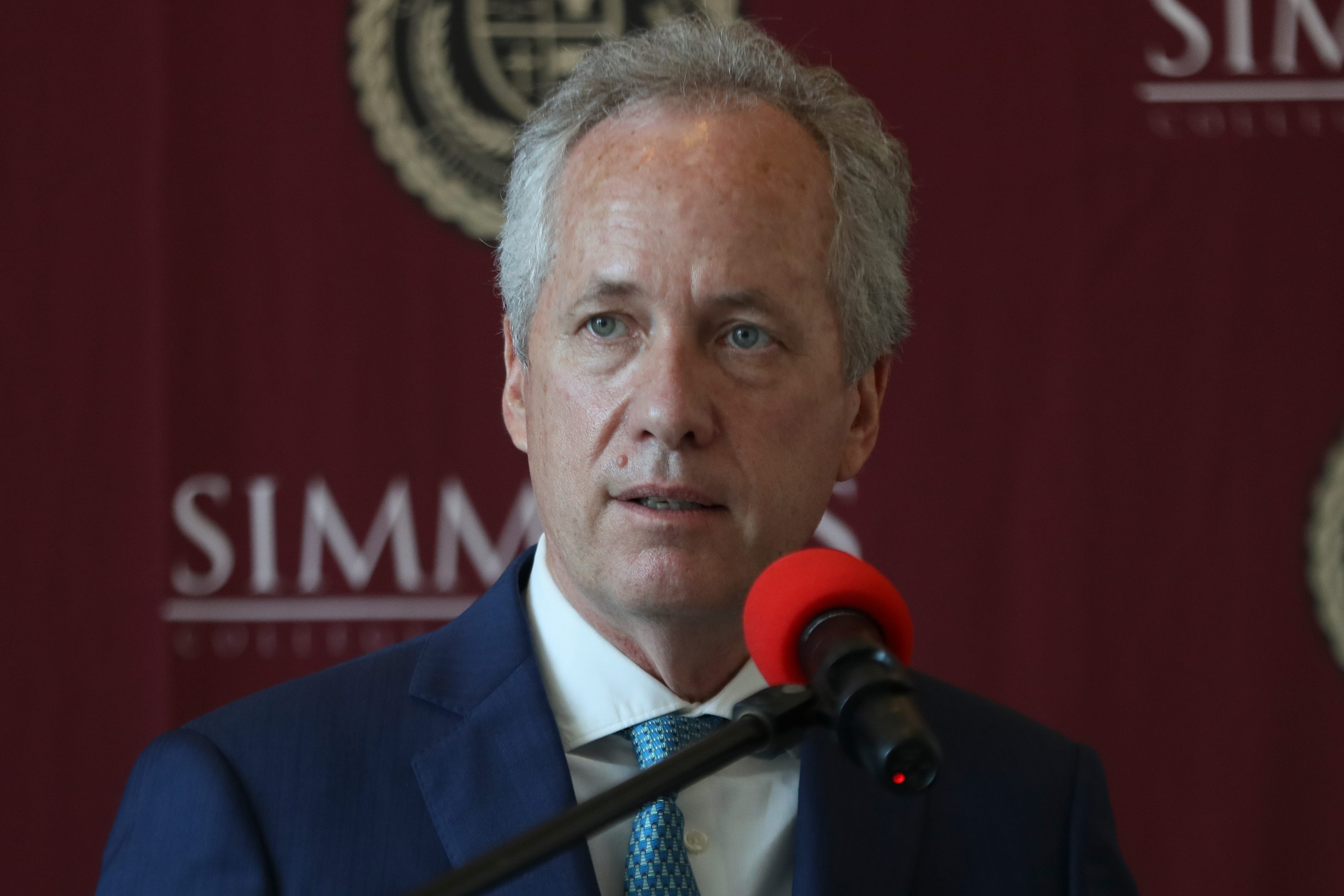 Louisville mayor says he won't attend 2020 Kentucky Derby on Sept. 5