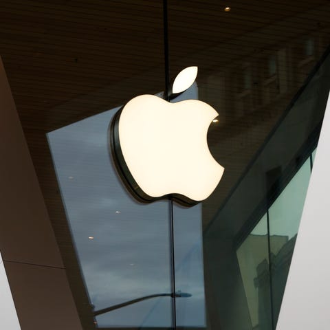 An Apple logo adorns the facade of the downtown Br