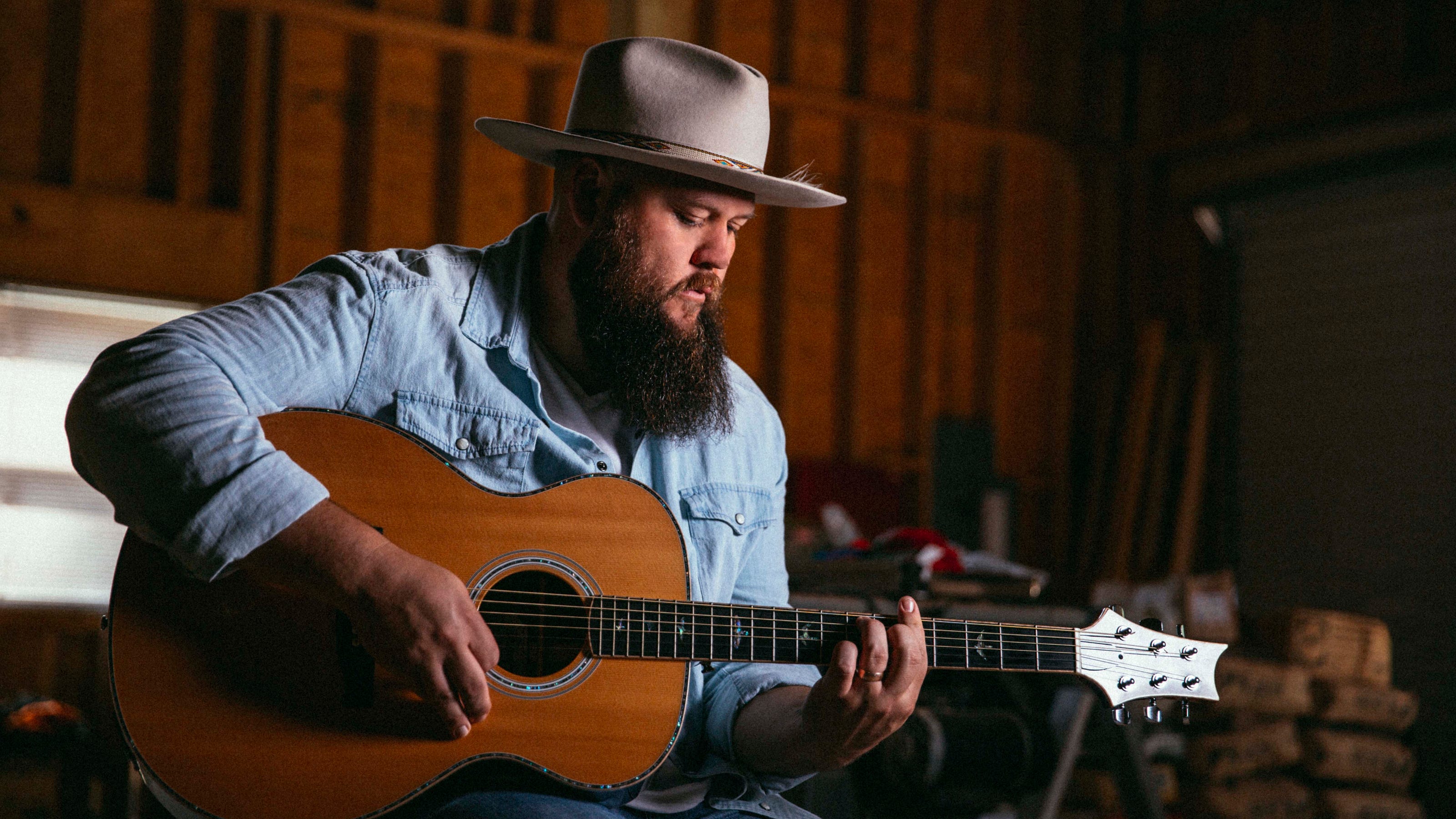 Country singer Larry Fleet gives 'Workin' Hard' an acoustic touch