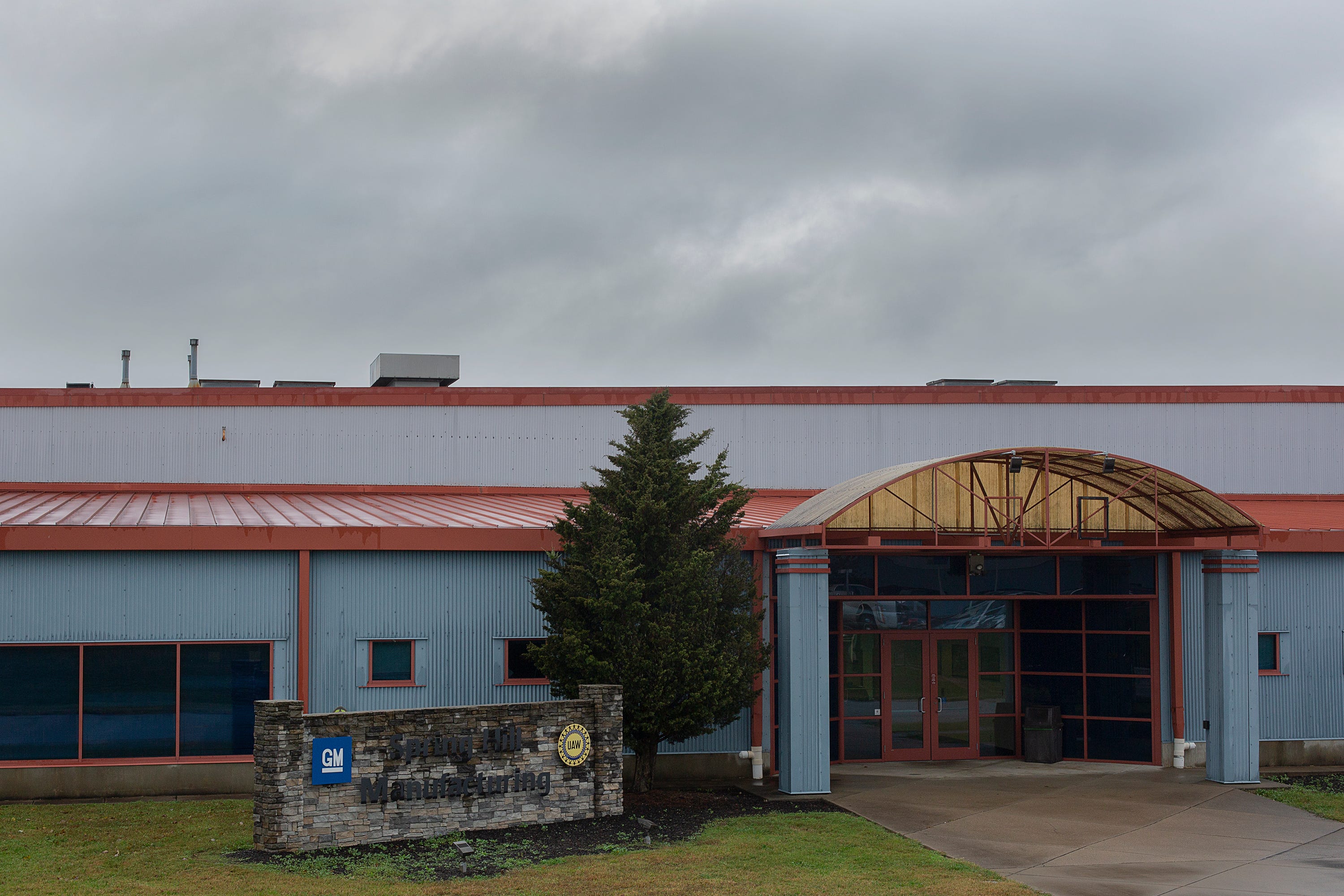 Gm Lays Off 525 Workers At Spring Hill Plant Cuts Third Shift