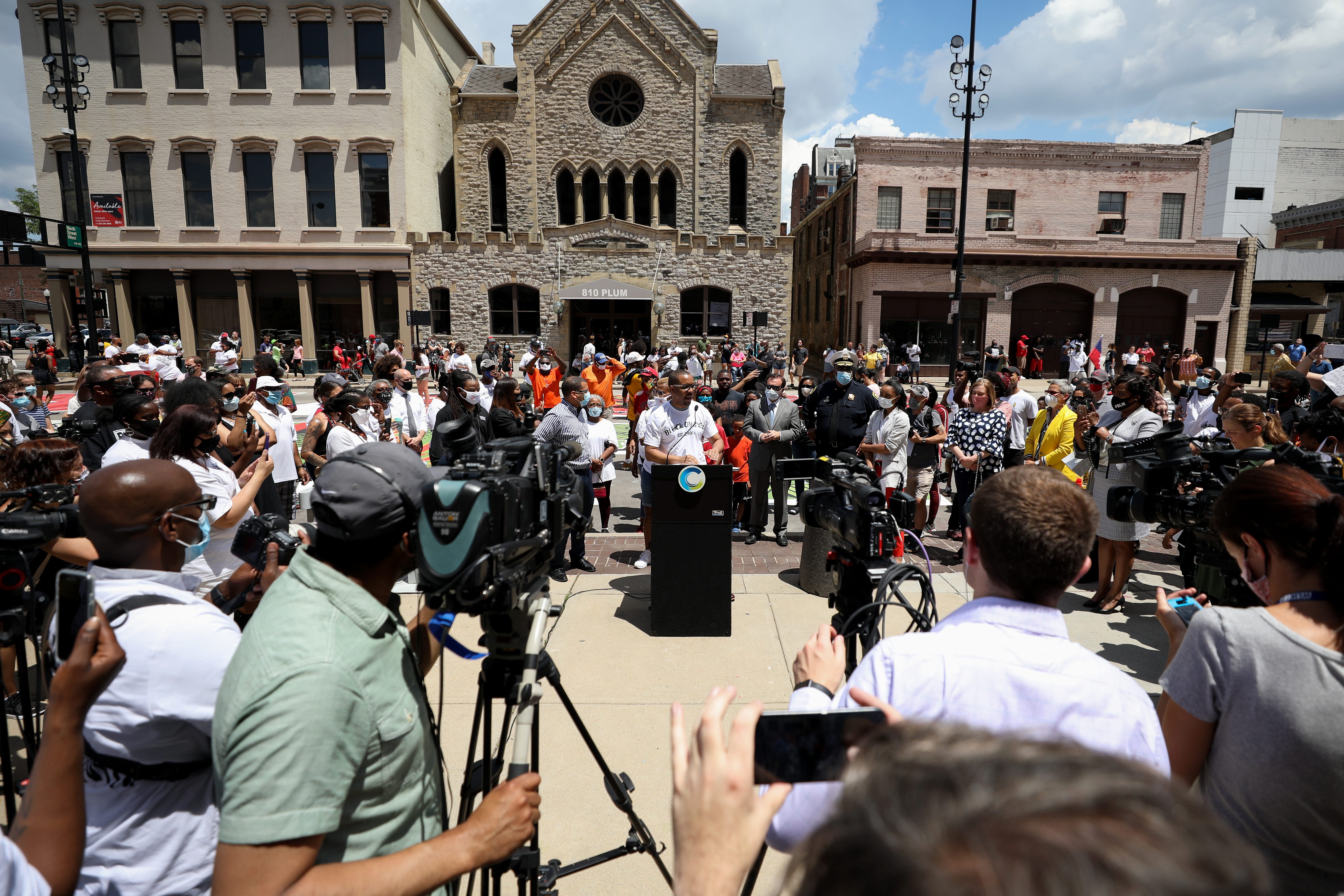 Reds Community Fund Split the Pot to benefit Urban League ends Friday