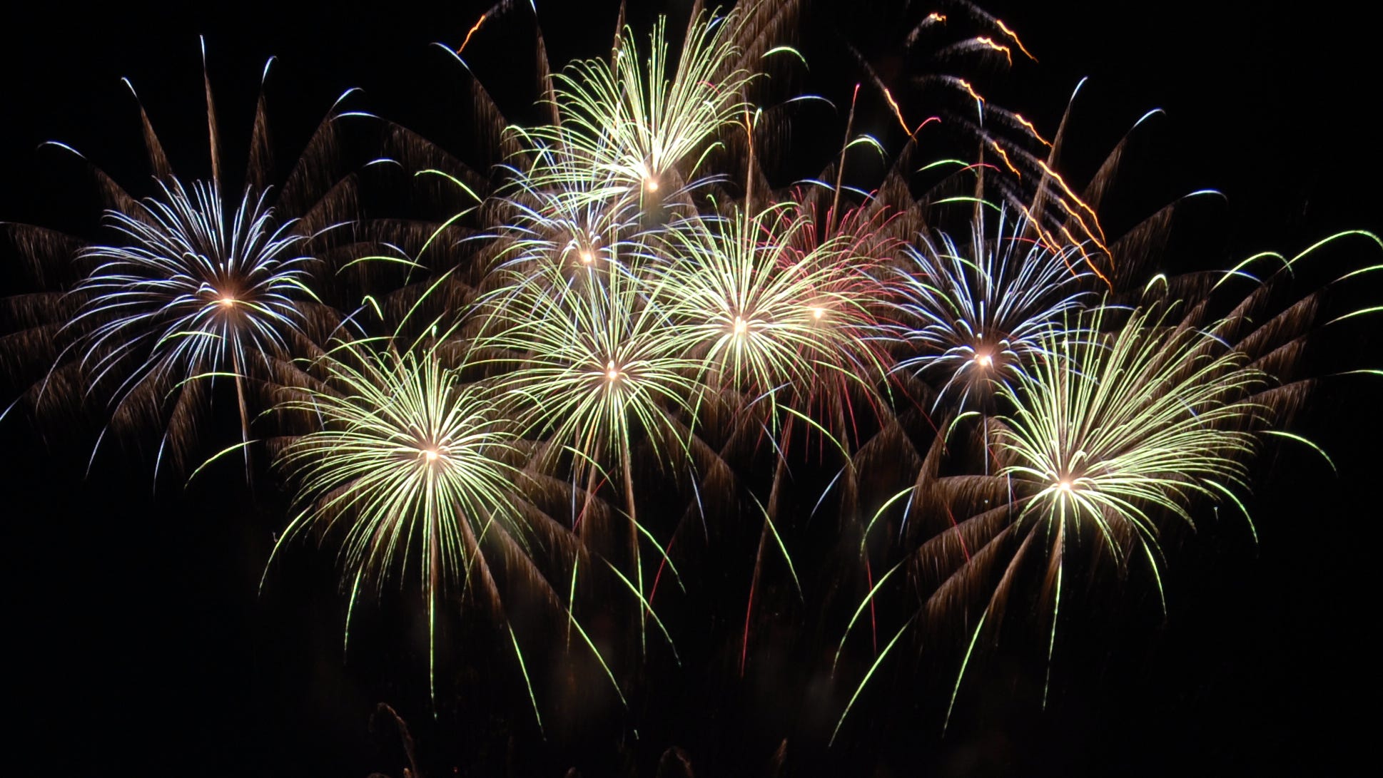 Your 2025 guide to July 4 fireworks displays in the Green Bay area