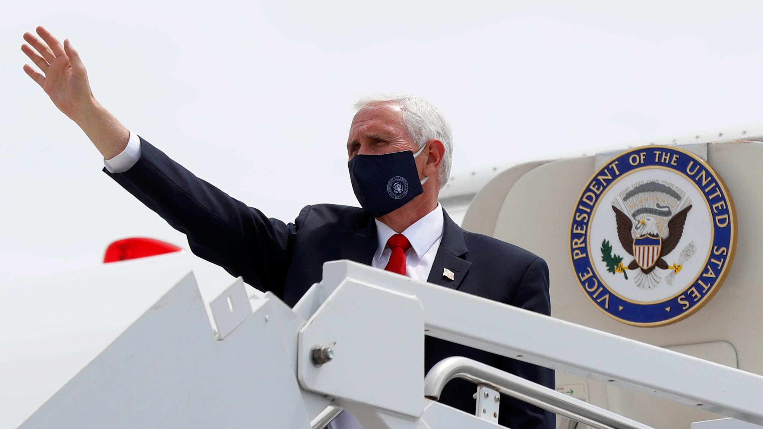 Pence says Trump has shown great 'leadership' during the pandemic. A new poll shows Americans disagree. - USA TODAY