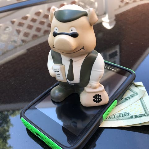 Consumers are warned that online scams persist whe