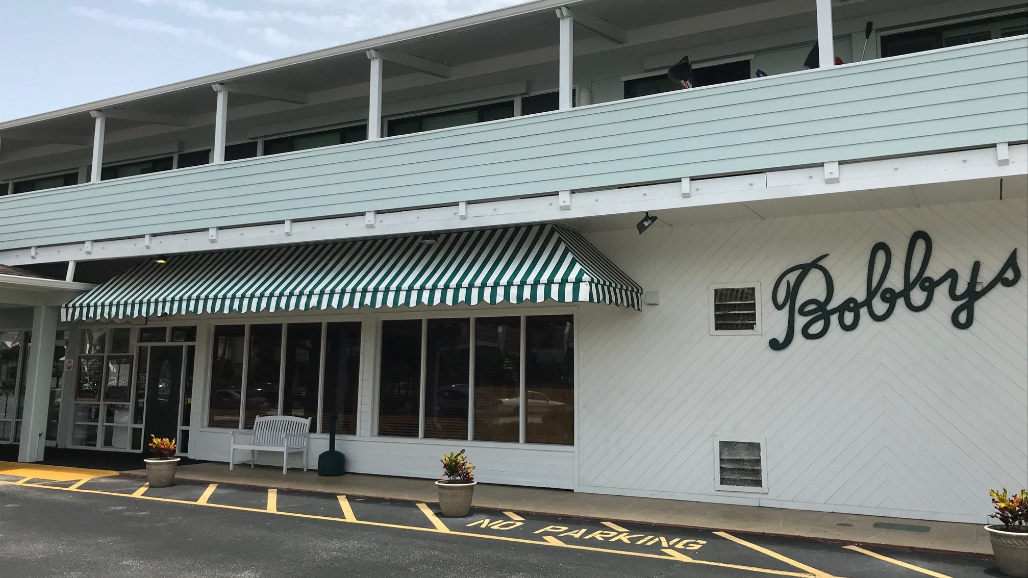 Bobby's Restaurant & Lounge employees await test results; cleaning