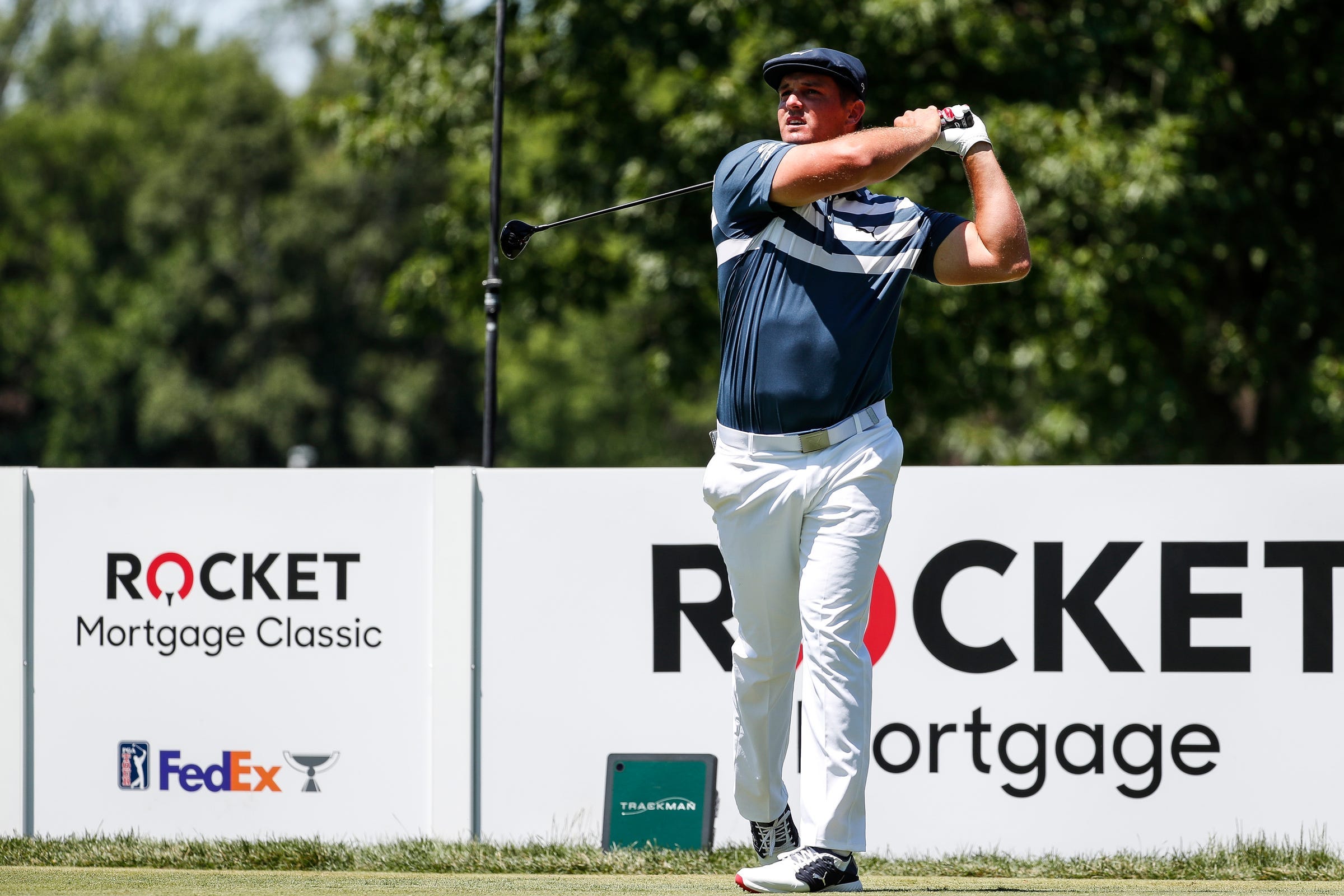 Bryson Dechambeau Bulks Up For Drive Distance But Critics Say It S Hurting Game